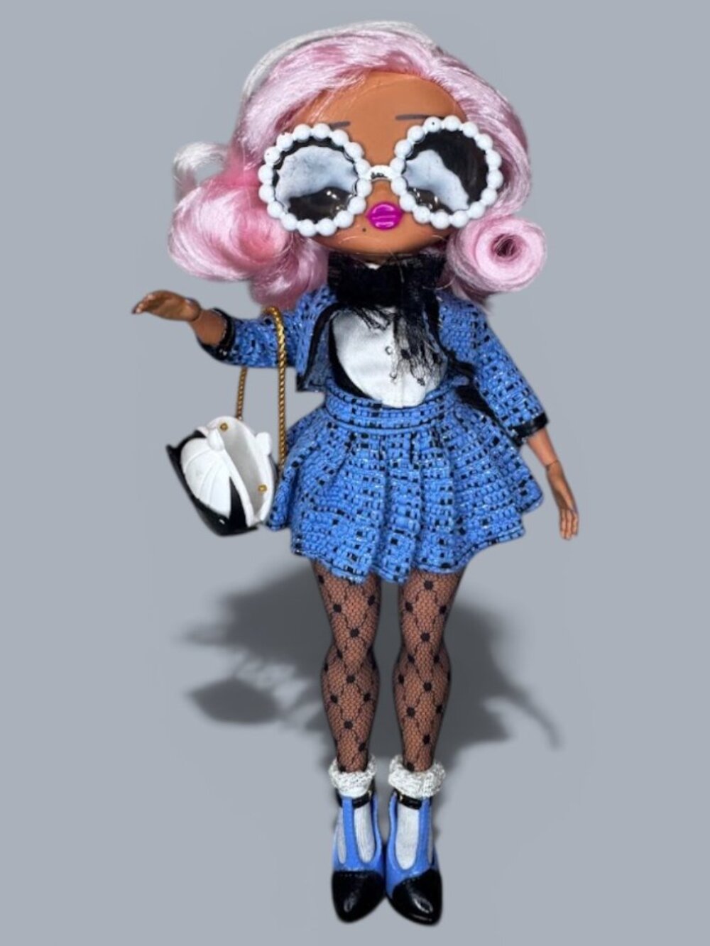 LOL Surprise OMG Uptown Girl Fashion Doll Pink Hair Blue Outfit Purse Glasses